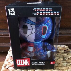 DZNR - Transformers: Optimus Prime What’s inside edition #01